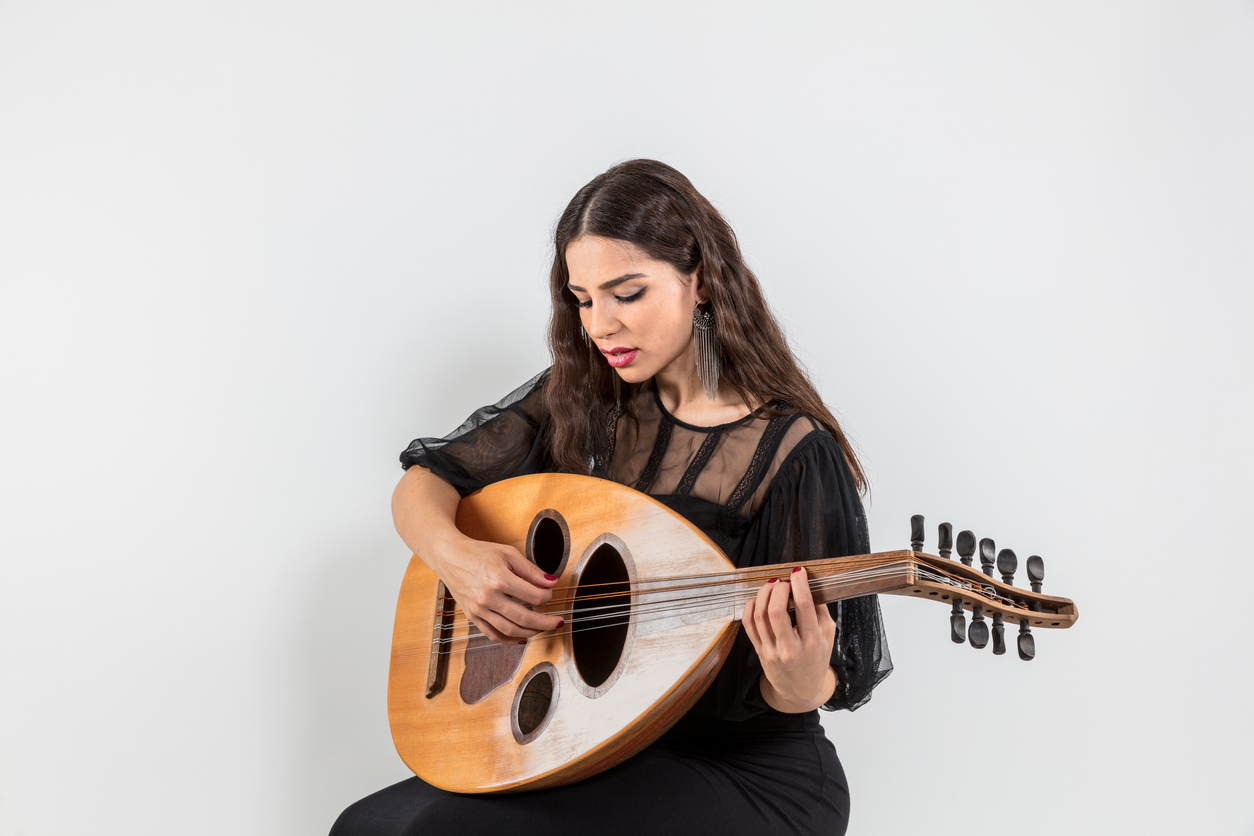 غناء شرقي